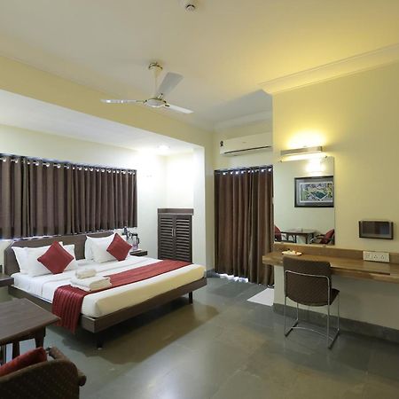 Hotel Hospice Surat Luaran gambar