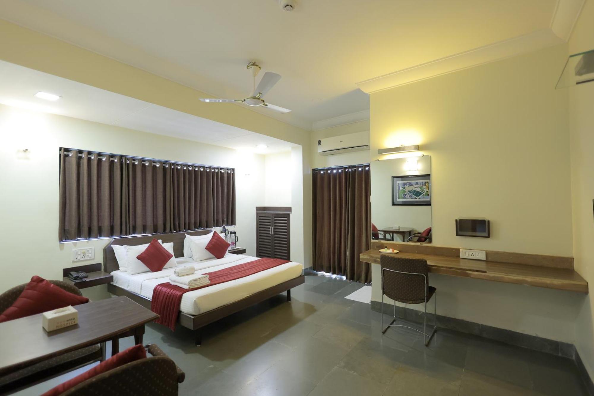 Hotel Hospice Surat Luaran gambar