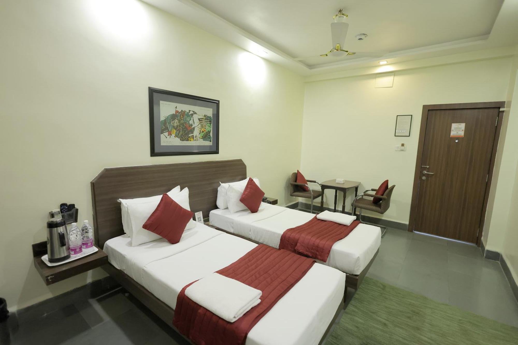 Hotel Hospice Surat Luaran gambar