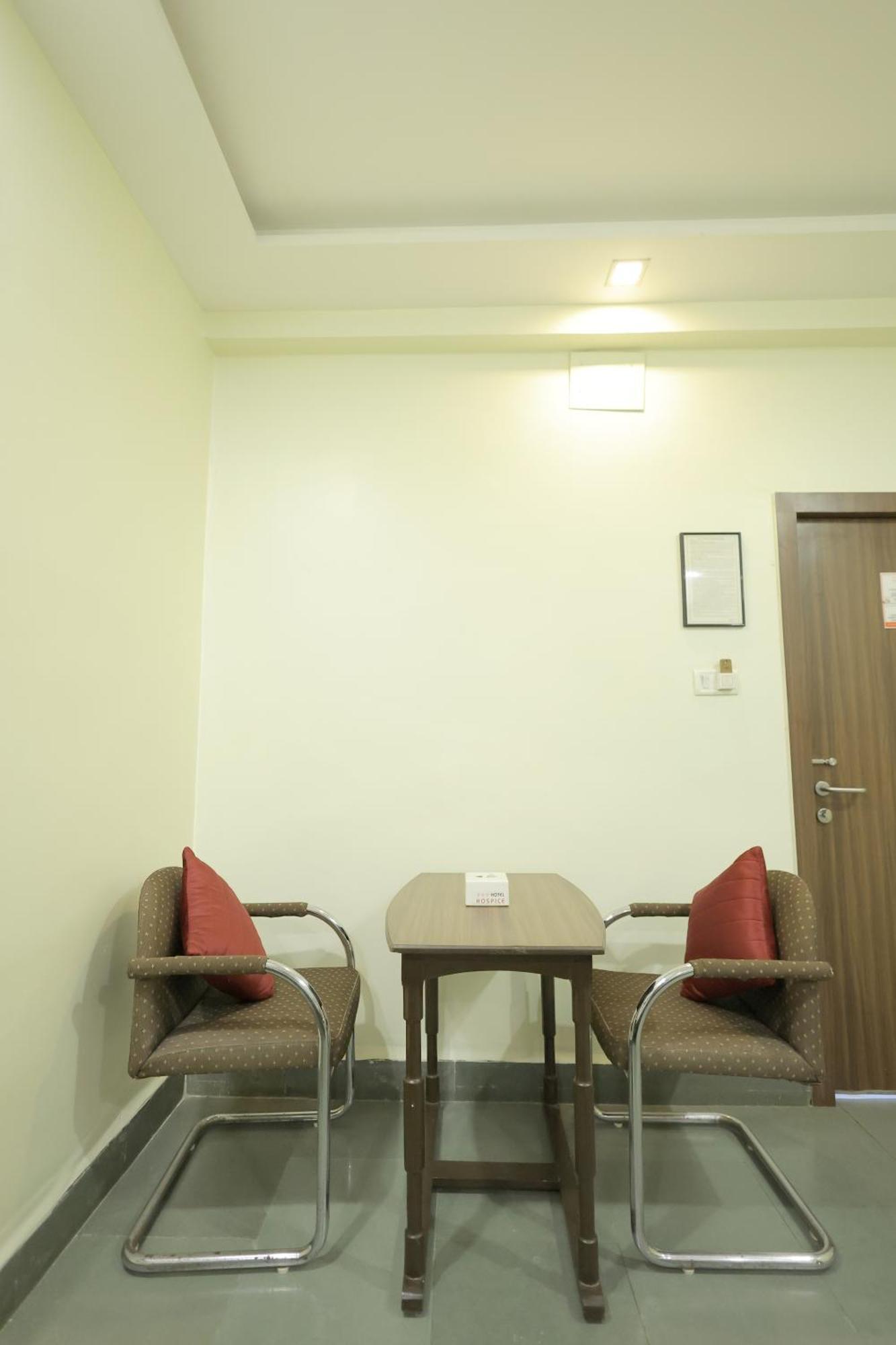 Hotel Hospice Surat Luaran gambar