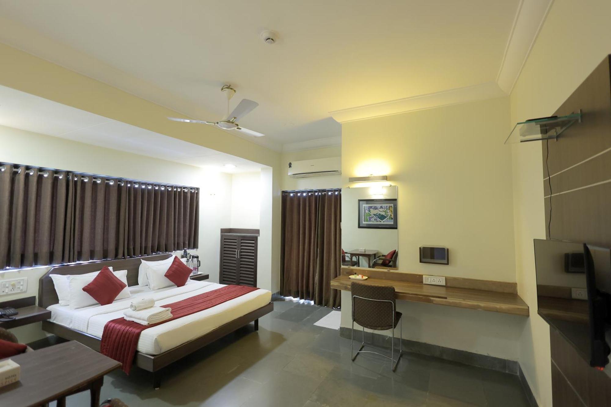 Hotel Hospice Surat Luaran gambar