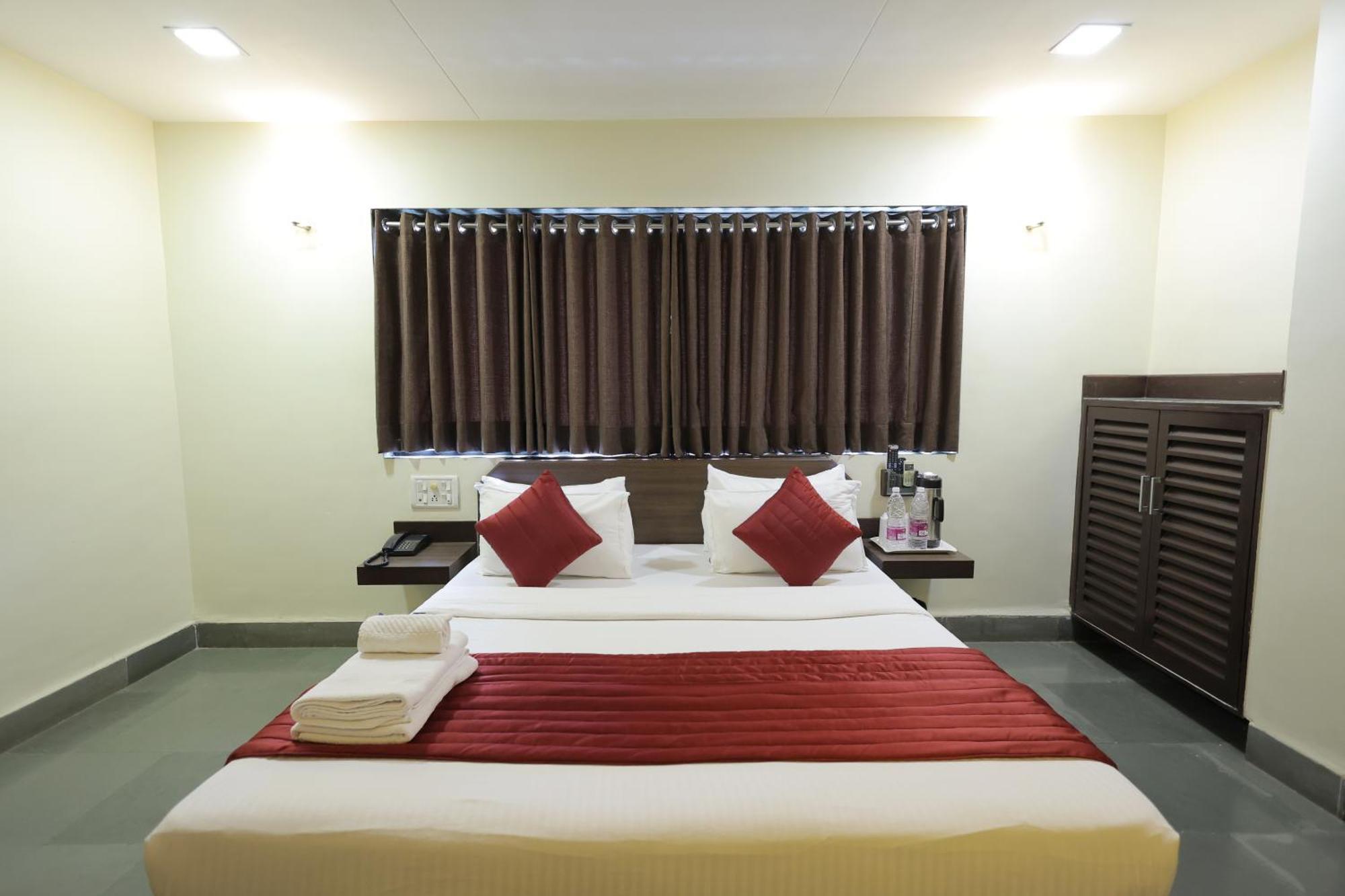 Hotel Hospice Surat Luaran gambar