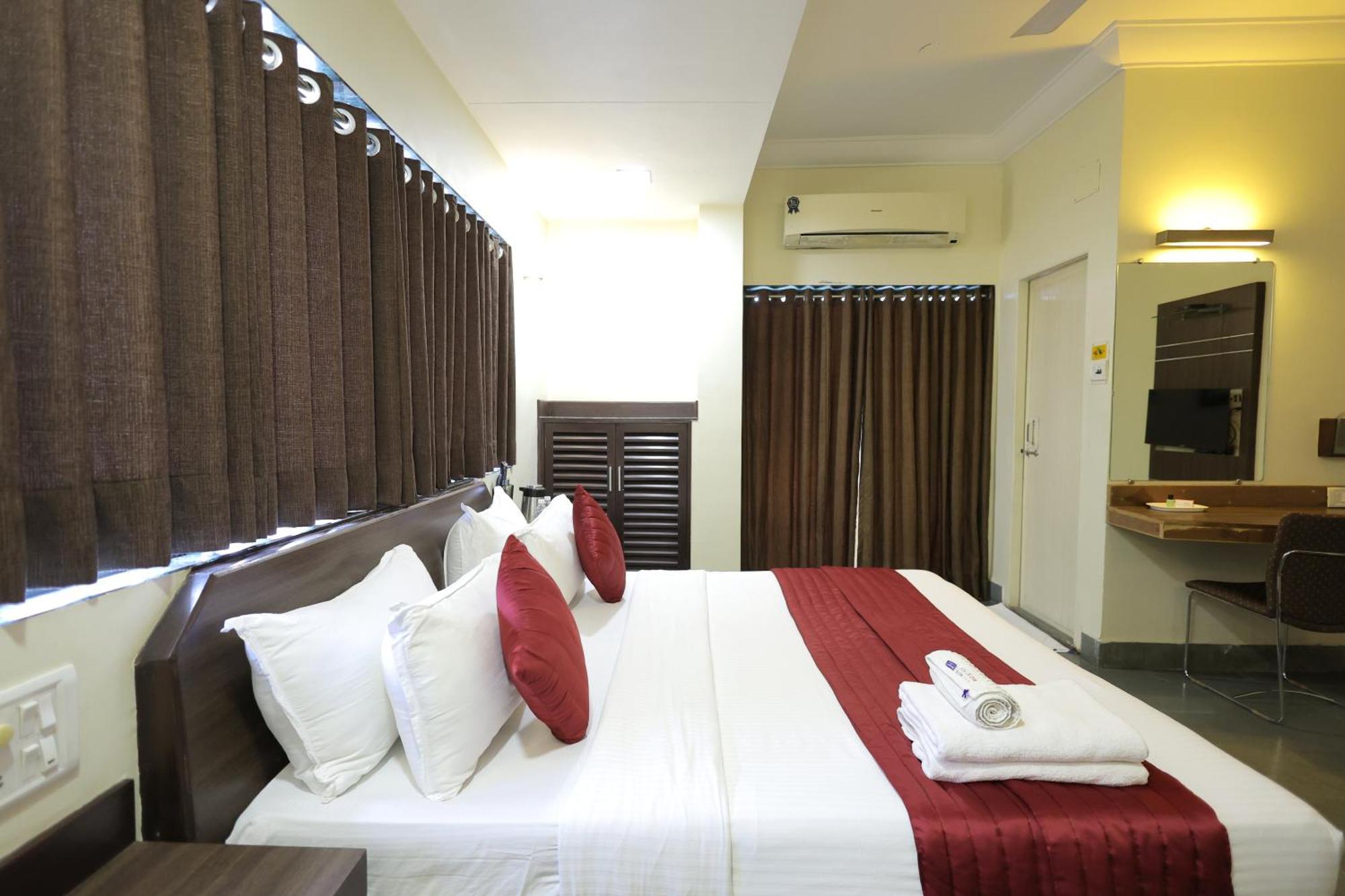 Hotel Hospice Surat Luaran gambar