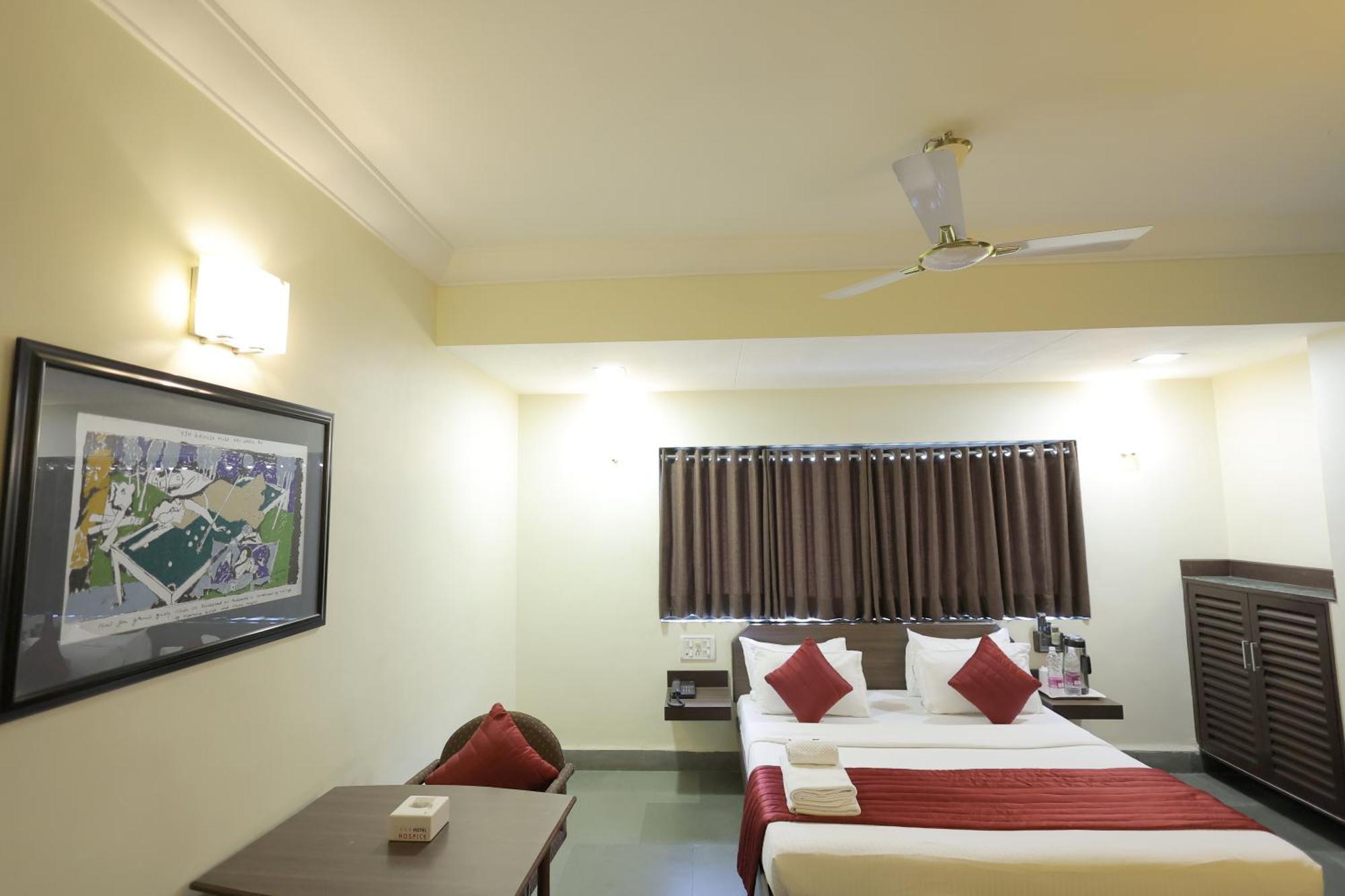 Hotel Hospice Surat Luaran gambar