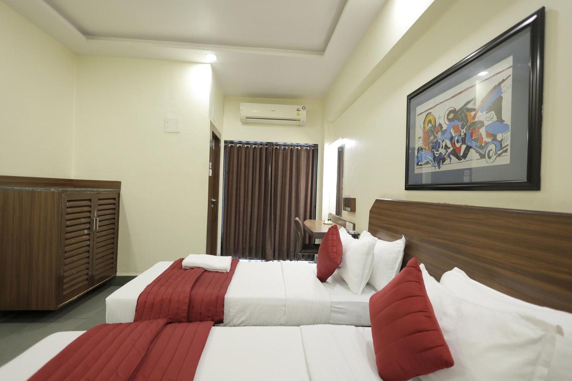 Hotel Hospice Surat Luaran gambar