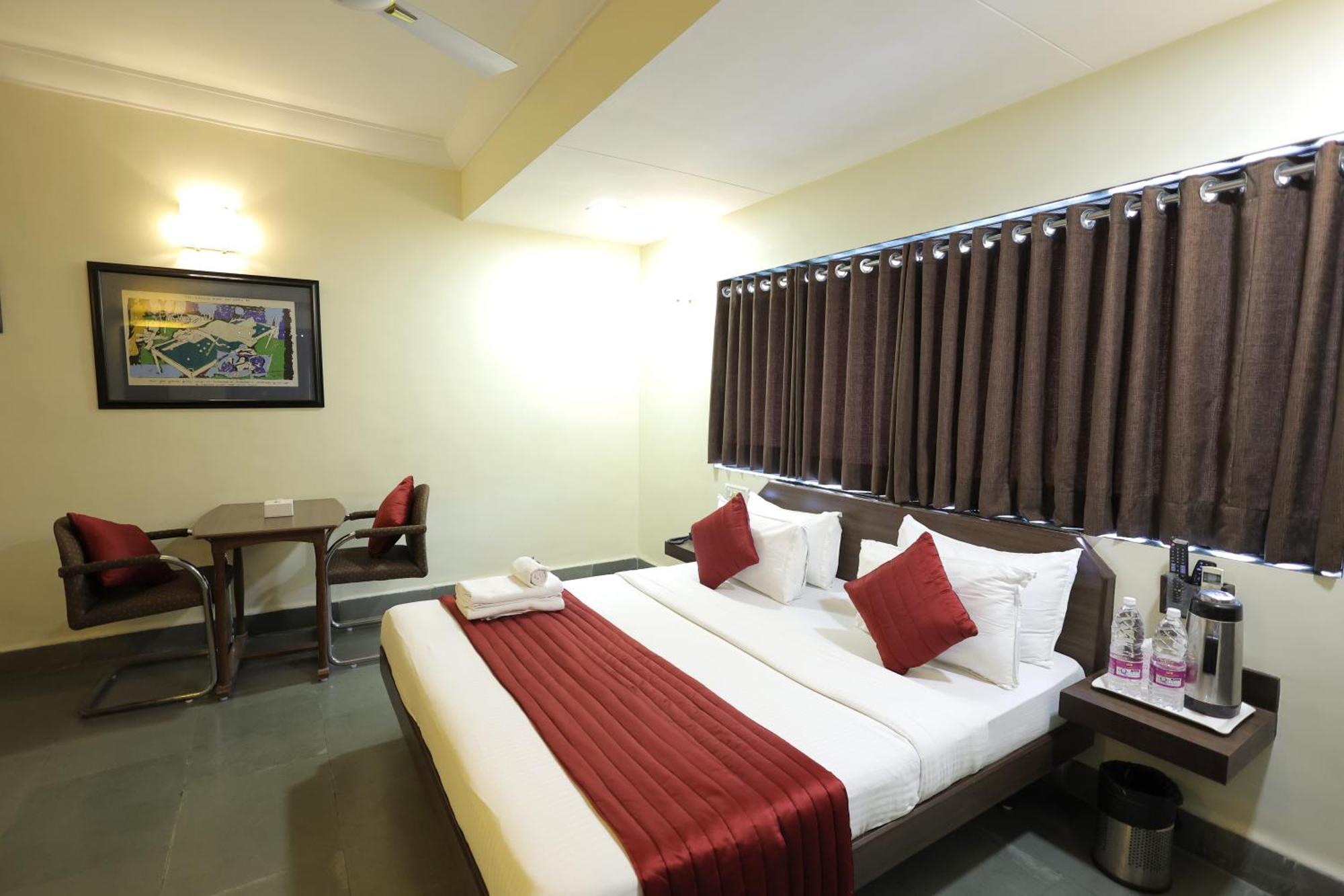 Hotel Hospice Surat Luaran gambar