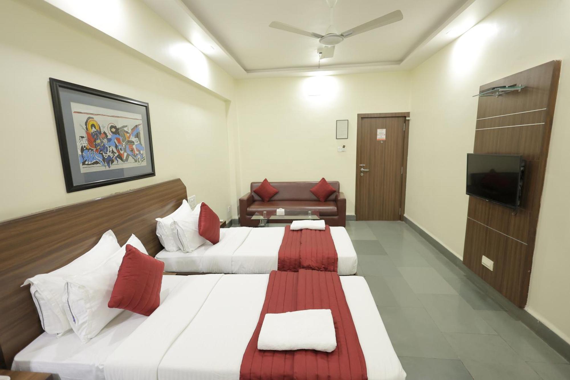 Hotel Hospice Surat Luaran gambar