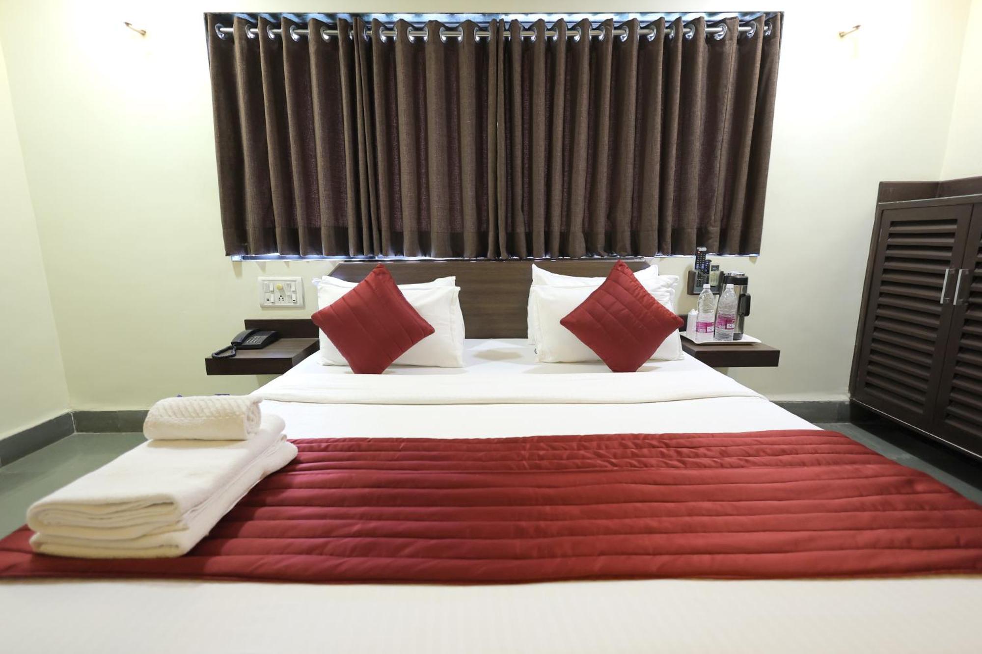 Hotel Hospice Surat Luaran gambar