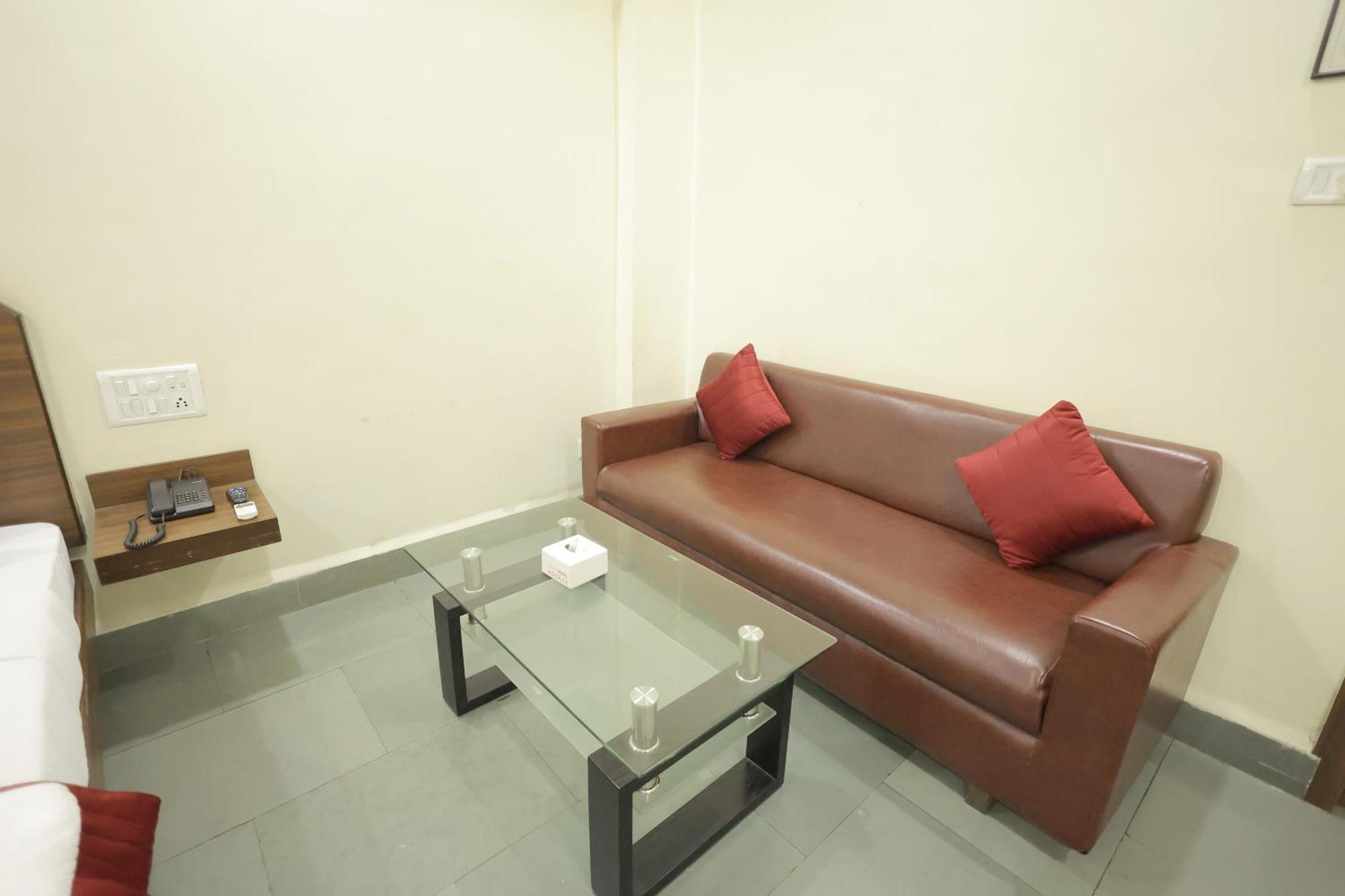 Hotel Hospice Surat Luaran gambar