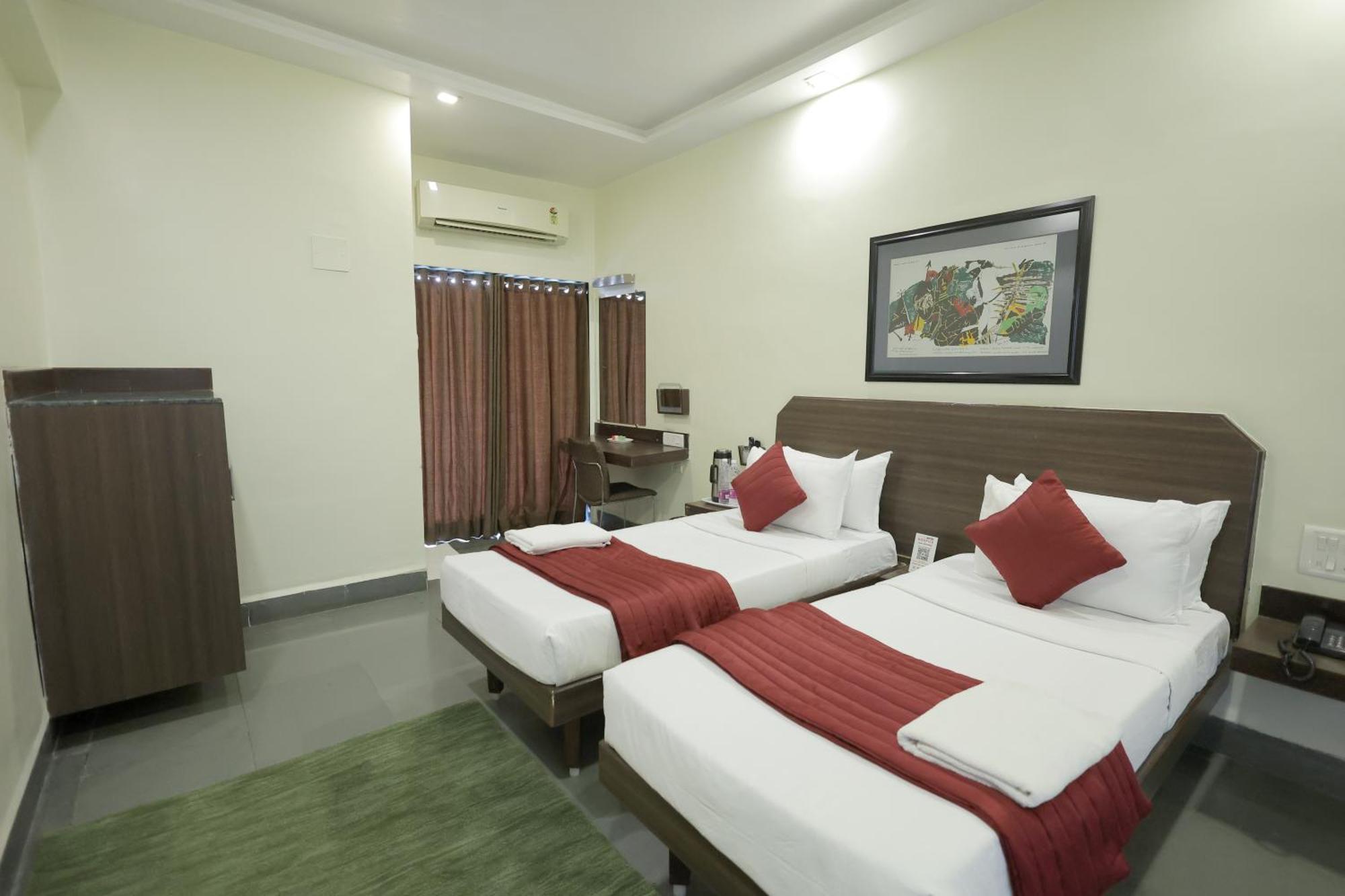 Hotel Hospice Surat Luaran gambar