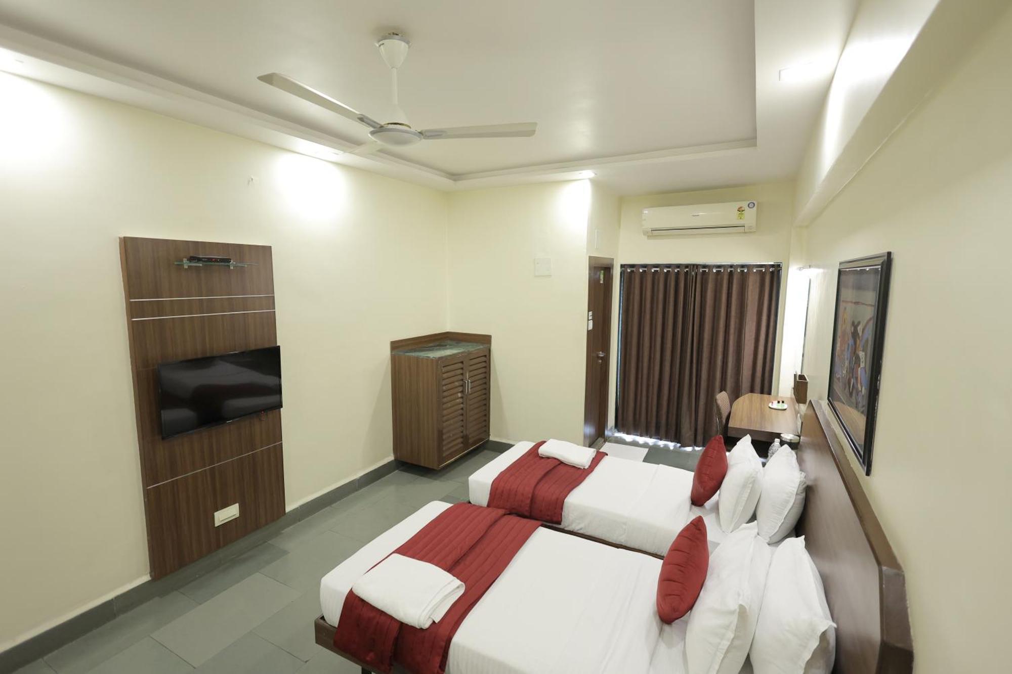 Hotel Hospice Surat Luaran gambar