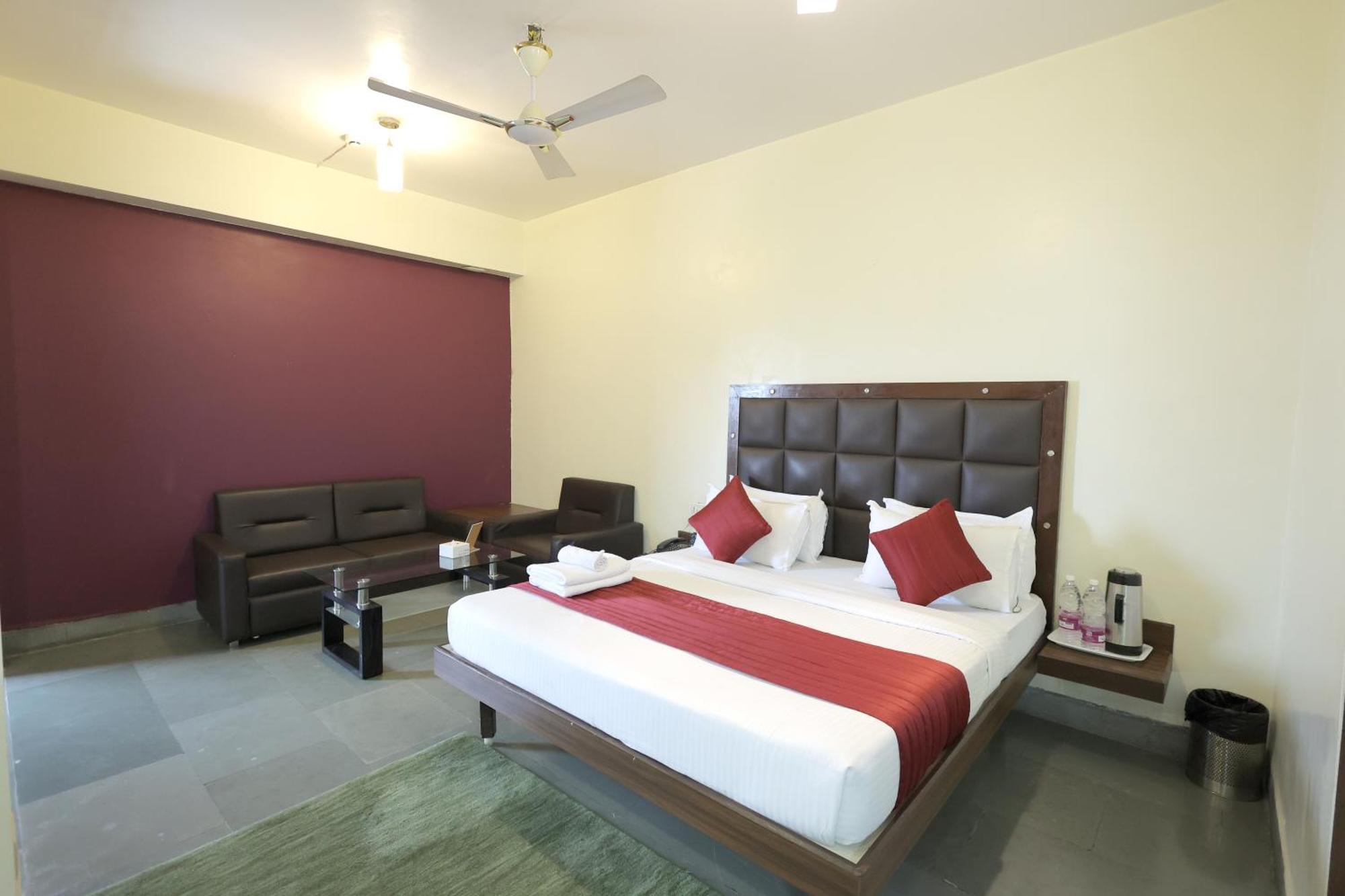 Hotel Hospice Surat Luaran gambar