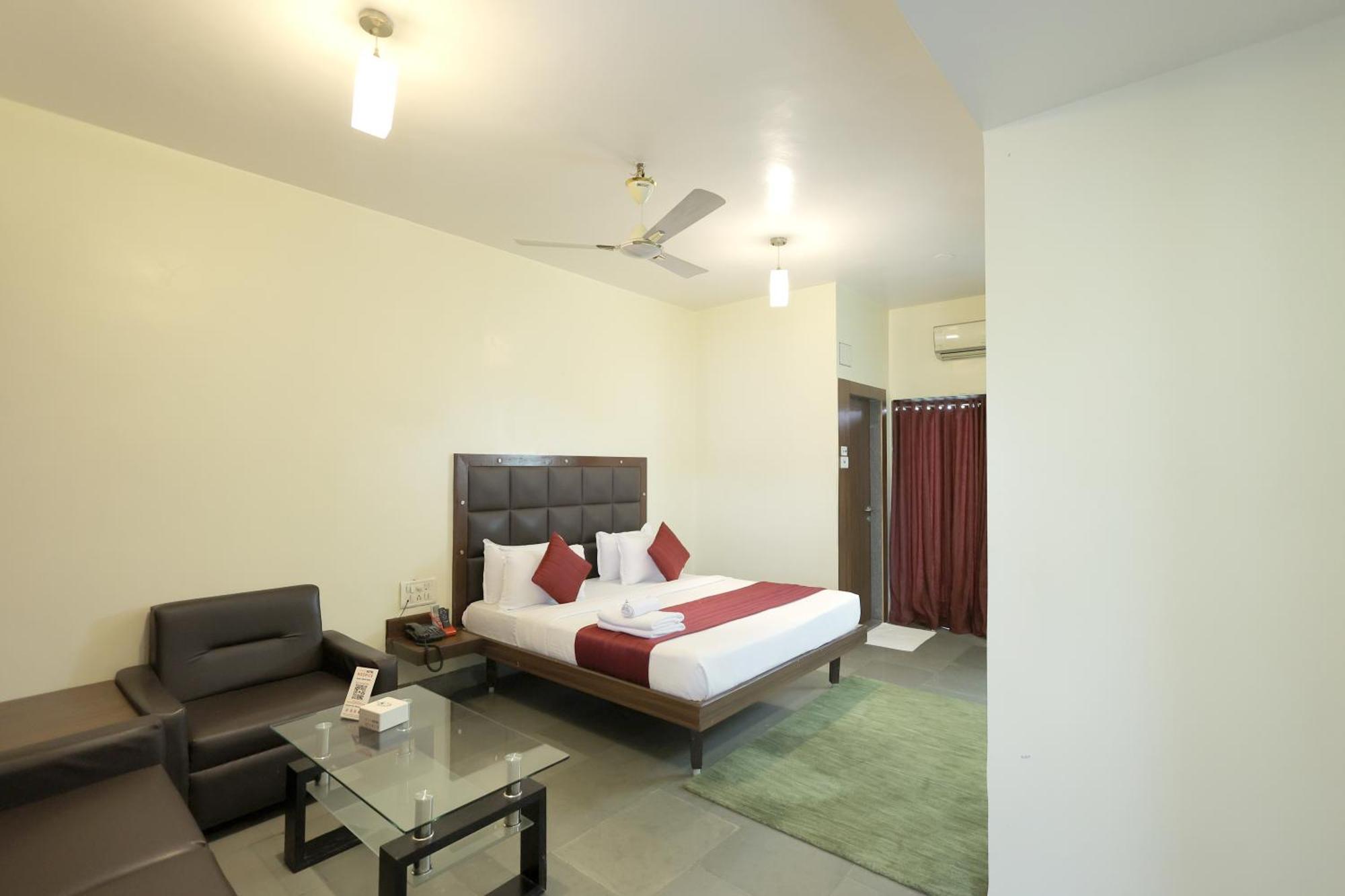 Hotel Hospice Surat Luaran gambar