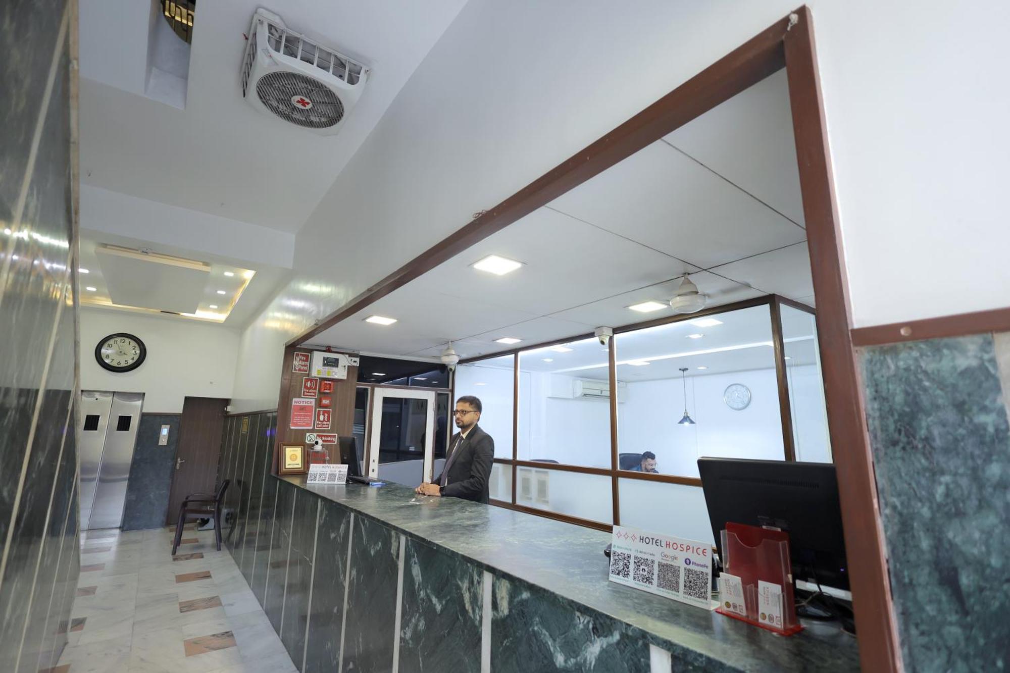 Hotel Hospice Surat Luaran gambar