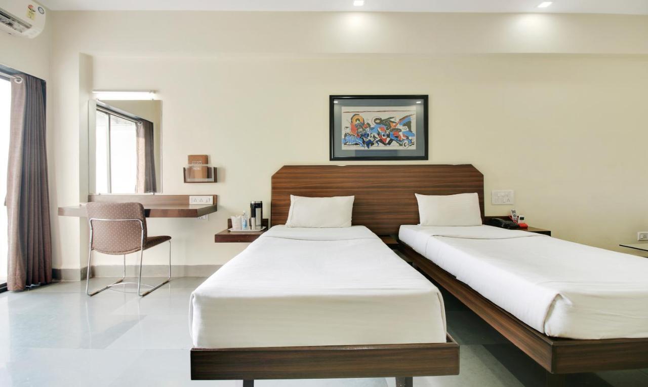 Hotel Hospice Surat Luaran gambar