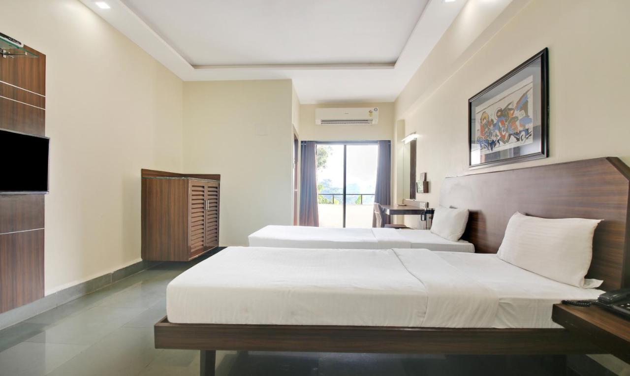 Hotel Hospice Surat Luaran gambar